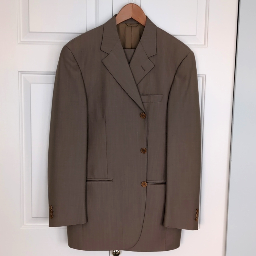 Cerruti 1881 Suit Size 50 R Tan color goldish lining.